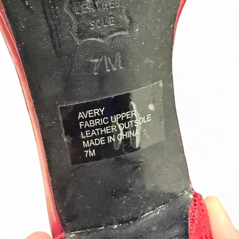White House Black Market Avery Red Snakeskin Patent T-Strap Heels Womens 7M - Picture 5 of 5